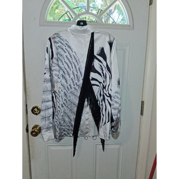 Akira Button Down Top Fringe Open Back Small Floral Zebra Black & White NWT - Picture 5 of 8